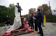 У Києві відкрили пам’ятник Махатмі Ганді