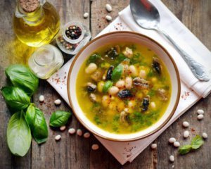 Delicious and simple: how to make bean soup