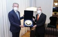 Bubka hands over Zelensky's invitation to visit Ukraine to IOC president
