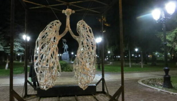 Talking Lungs: A Unique Sculpture Installed in Mariinsky Park