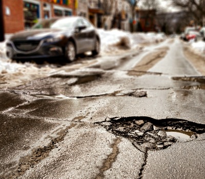 Who Reimburses the Damage From Accidents Due to Bad Roads?