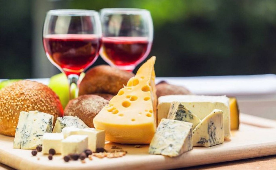 Unexpected Benefits of Wine with Cheese!