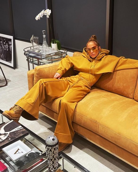 J. Lo Flaunts a New Tracksuit!