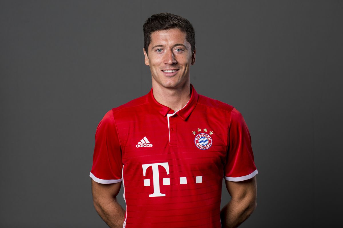 Robert Lewandowski Is the World Player of the Year 2020!