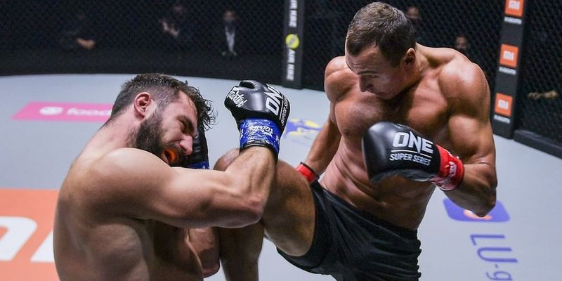 Roman Kryklya Beats Stoica in Kickboxing Champion Fight!