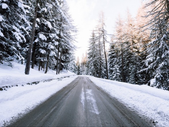 Weather in Ukraine, roads in five regions are 