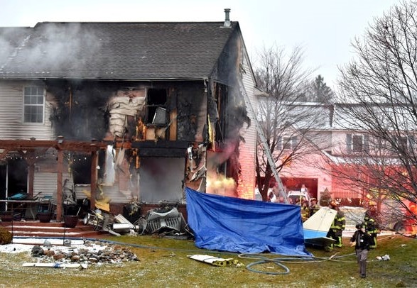A Plane Crashes into a House in The United States!