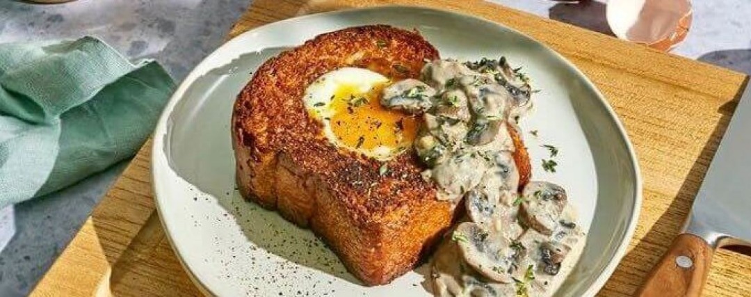 Creamy Toast with Egg and Mushrooms!
