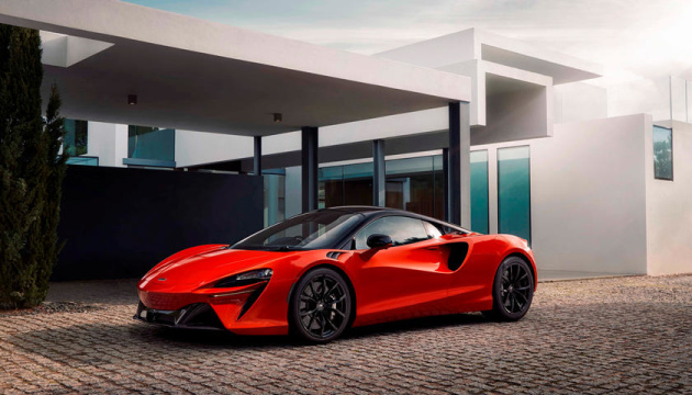 McLaren Introduces Its Powerful Hybrid Sports Car!