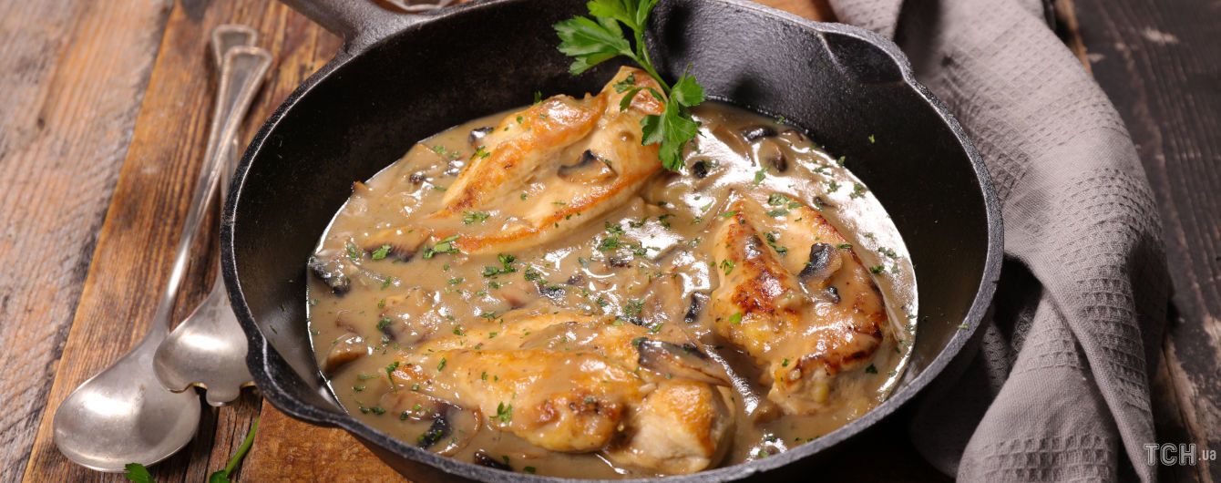 Roast Chicken and Mushrooms With Red Wine Sauce!