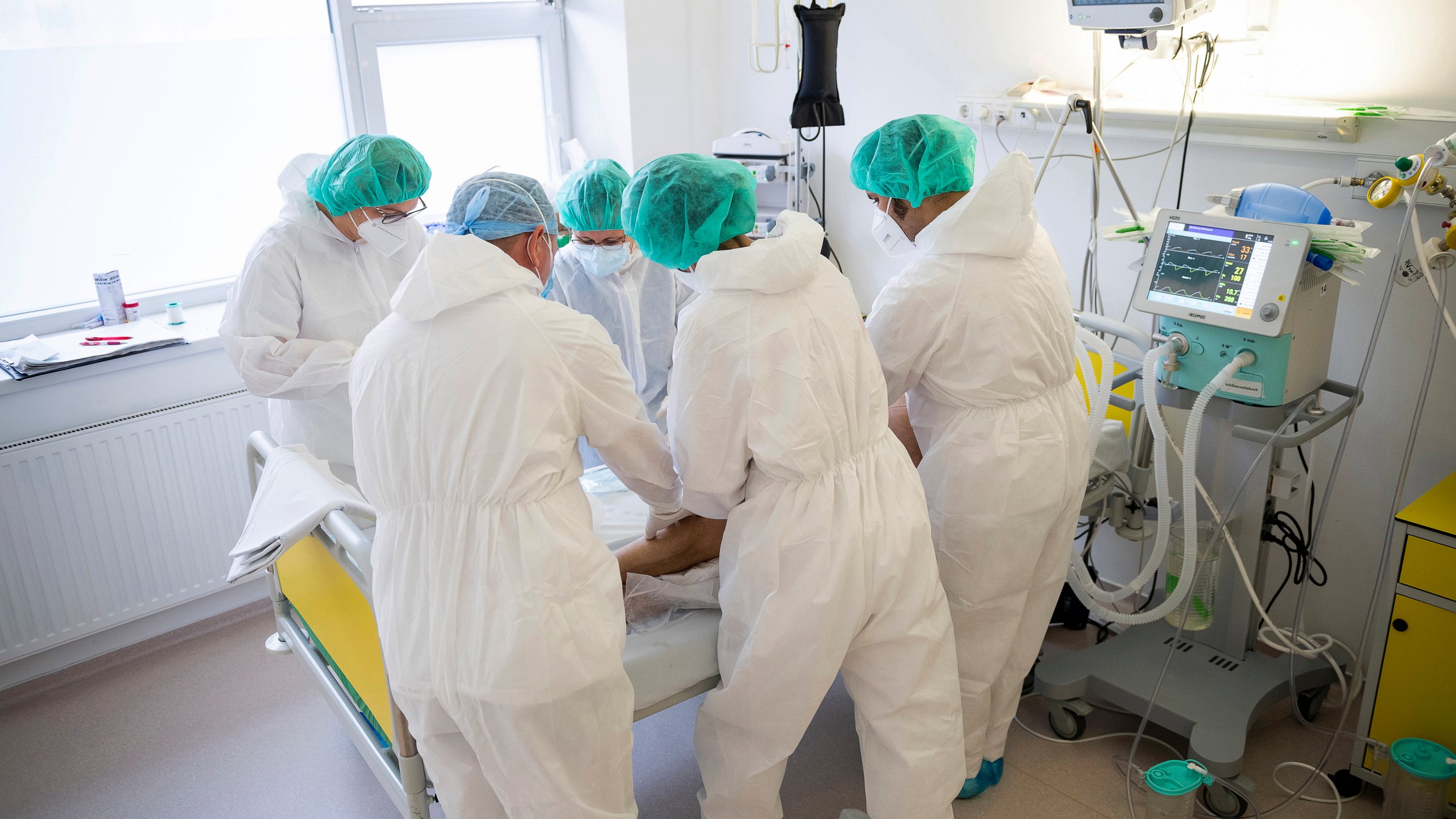 2,000 People Were Hospitalized with Coronavirus per Day in Ukraine