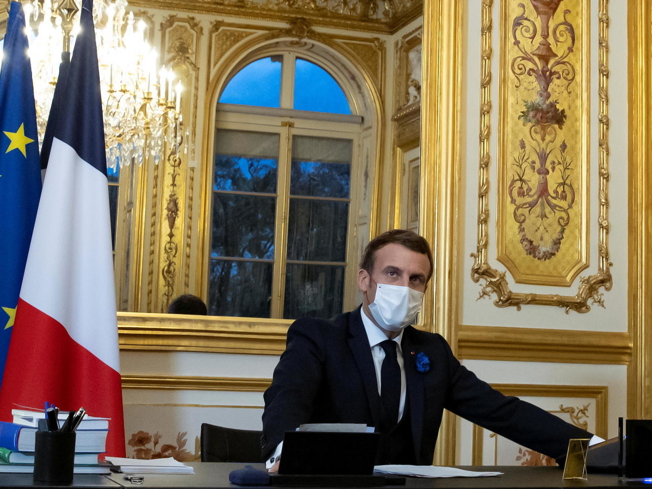 Macron Writes a Twitter Post in Ukrainian