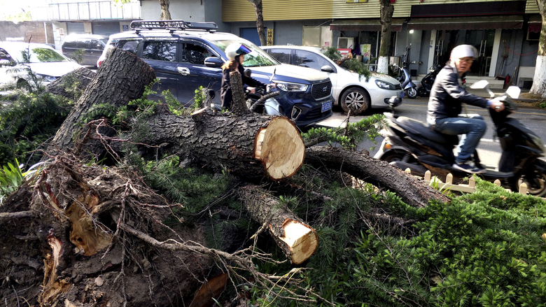 A Storm Kills 11 People in China