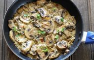 Delicious Mushrooms with Garlic and Unusual Cream Sauce