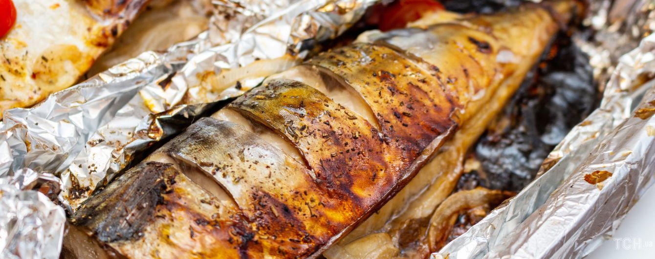 How to Bake Mackerel in Foil on Coals