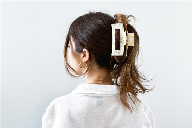 The Stylish Hair Claw Clips Are Back in Trend