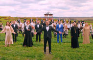 Ukrainian Stars and the Armed Forces Ensemble Sing 