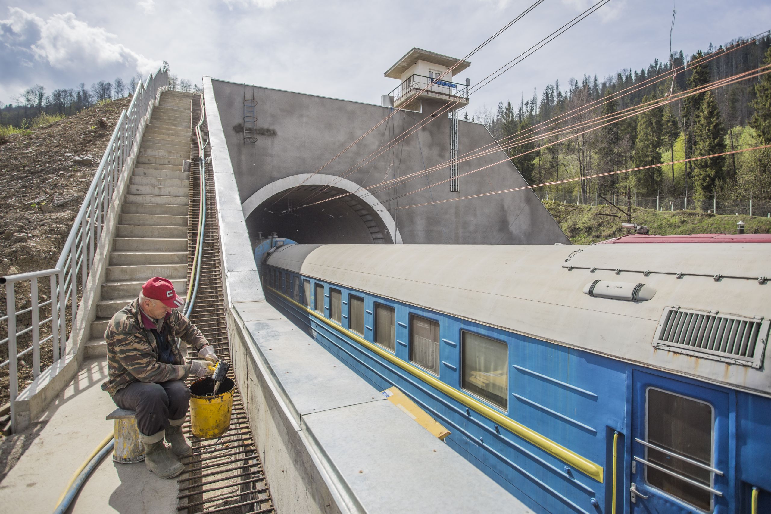 Ukrzaliznytsia Changes the Train's Movement Because of a Bridge