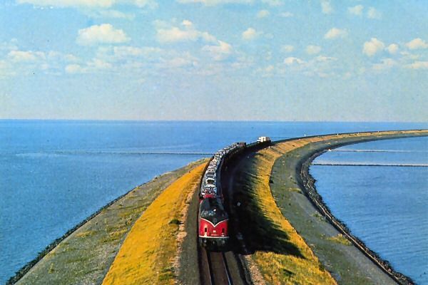 Ukrzaliznytsia Launches New Trains to the Sea