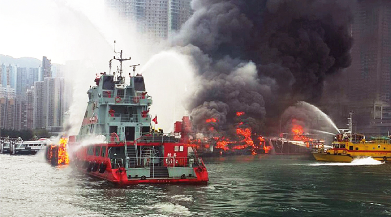 A Fire in the Port of Hong Kong Sank 10 Cruisers