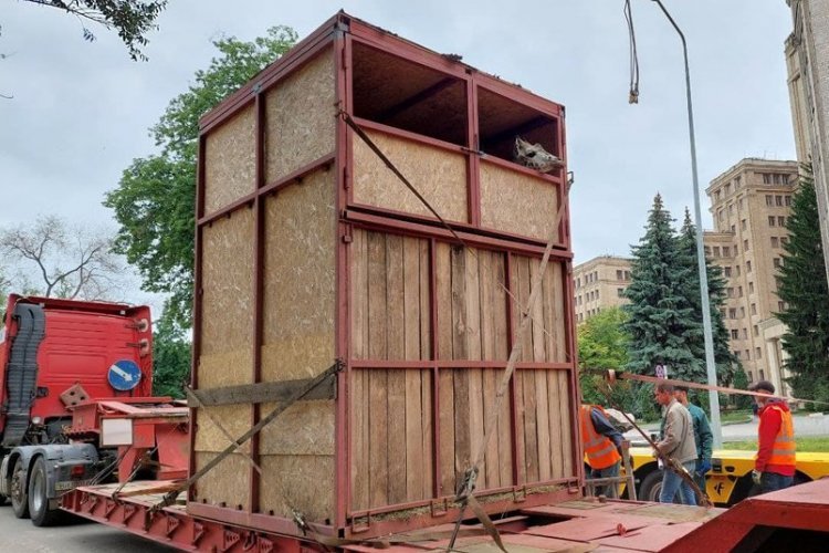 A Giraffe Was Driven Through the Streets of Kharkov