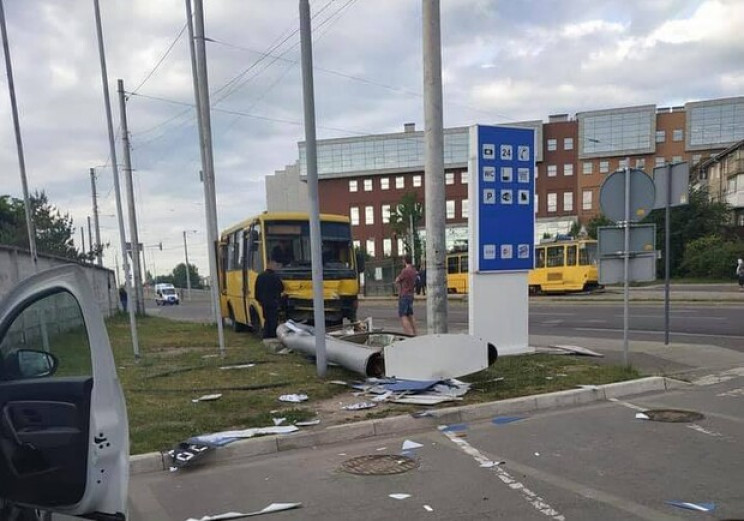 A Minibus Drove into a Gas Station in Lviv