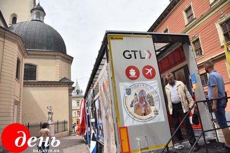 A Mobile Museum in Lviv to Celebrate the 20th Anniversary of the Pope's Visit