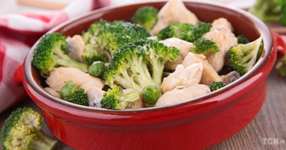 Broccoli Baked with Chicken and Spices