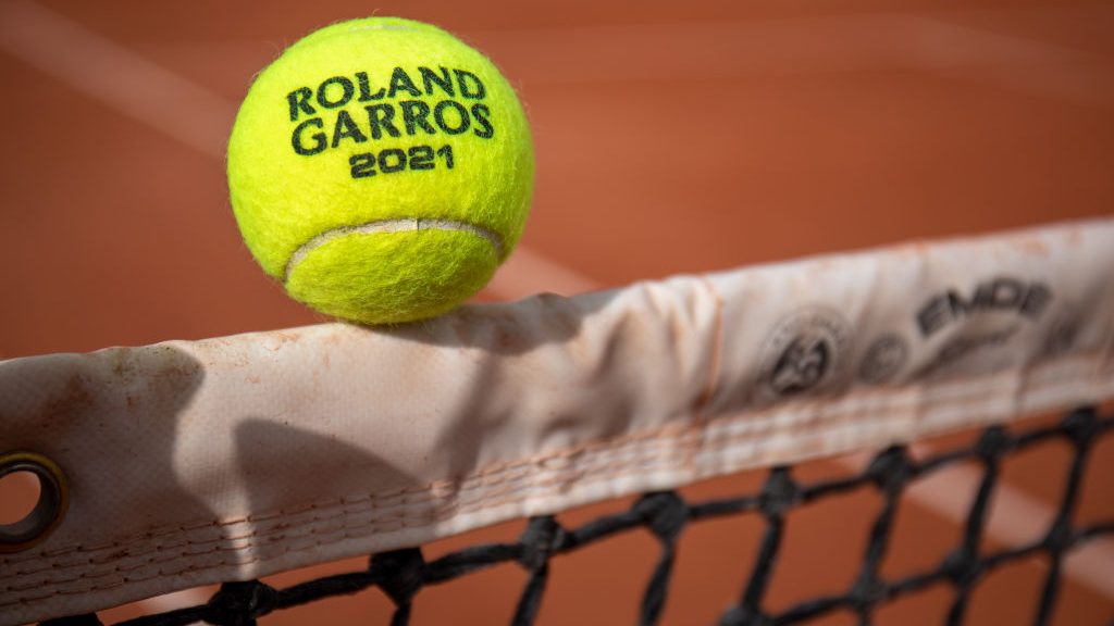 Determining Women's and Men's Roland Garros Semifinalists in Tennis