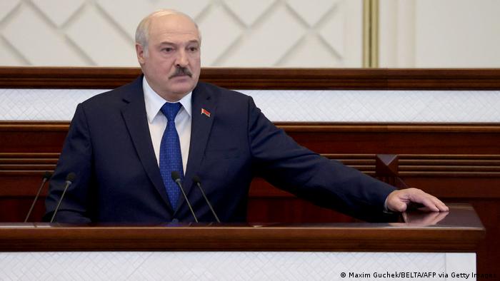 Lukashenko Threatens to Ban Belarus From Accepting Planes From Ukraine