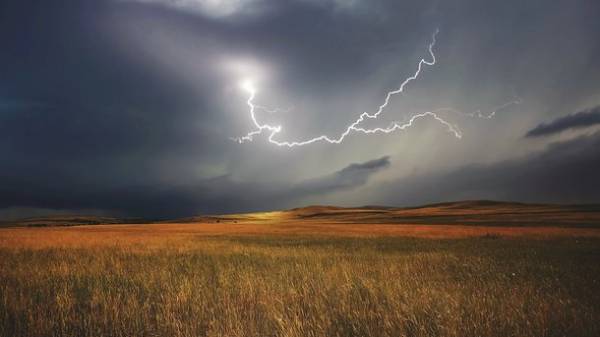 Rains With Thunderstorms Today in Ukraine