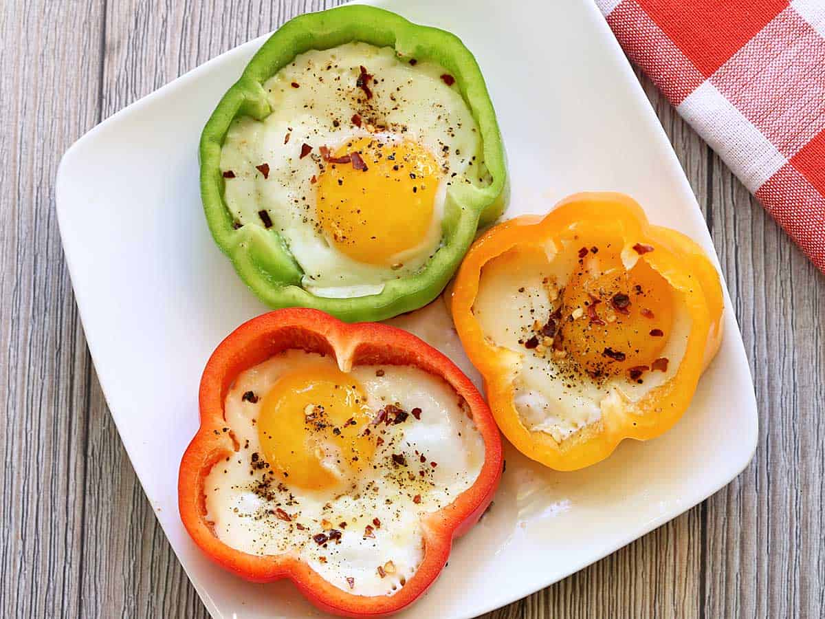 Scrambled Eggs in Pepper Recipe