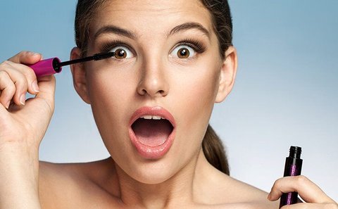 Top 5 Makeup Mistakes That Make a Woman Much Older