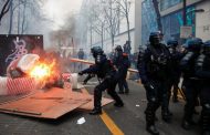 Opponents of Vaccination Staged Clashes With Police in Paris