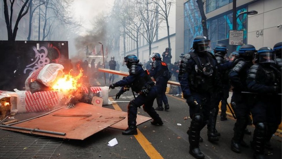 Opponents of Vaccination Staged Clashes With Police in Paris