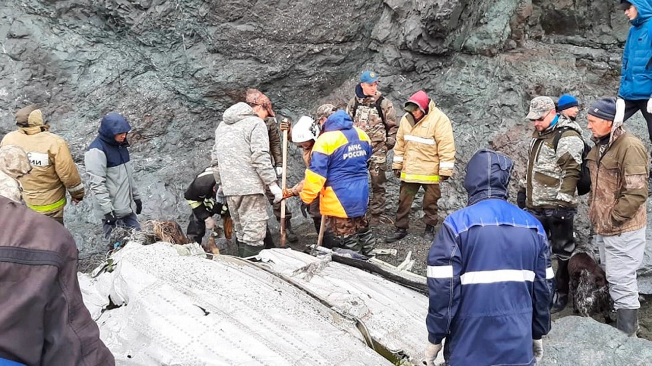 Rescuers Found a Black Box of an An-26 Plane That Crashed in Kamchatka
