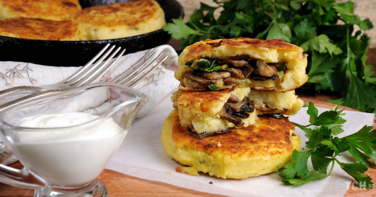 The Recipe of Potato Slices With Mushrooms