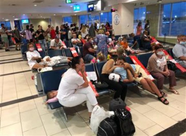 Ukrainians Stuck at Antalya Airport for 10 Hours