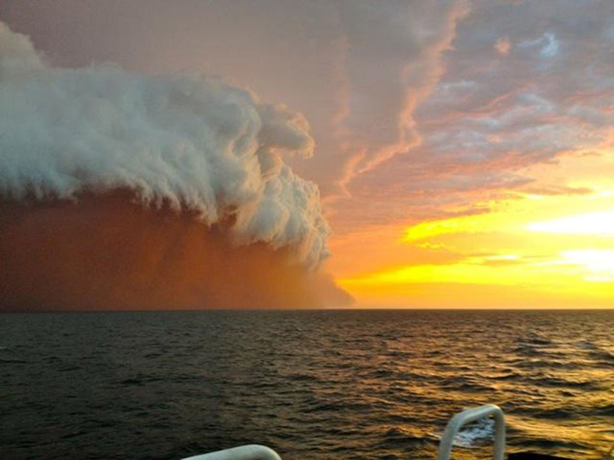 In Australia, a Teenager Took a Photo of a Sandstorm