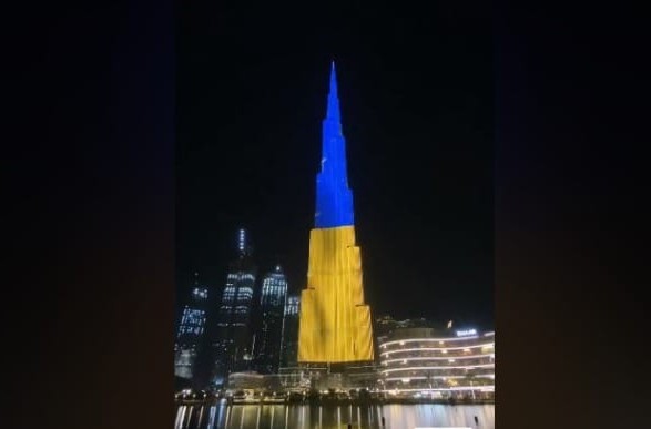 The World’s Largest Skyscraper Shone Blue and Yellow