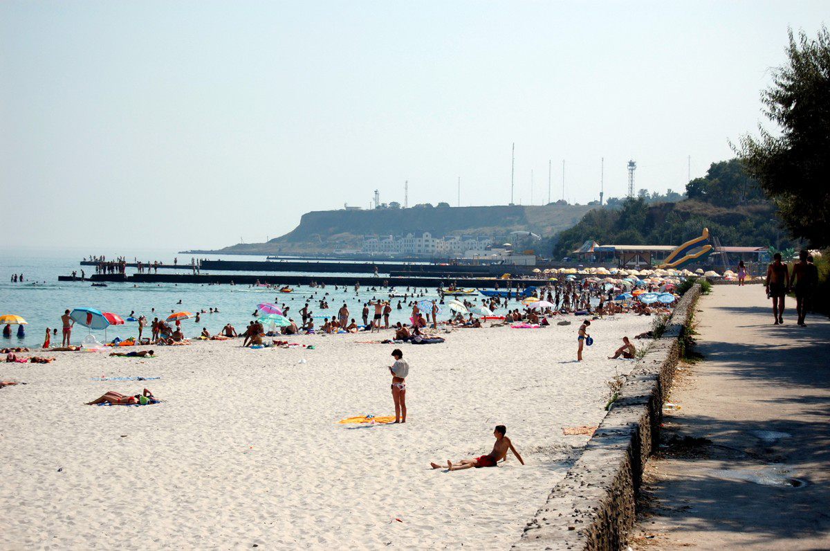 Ukrainian Tourists After a Vacation in the Sea of Azov Complain of Intoxication