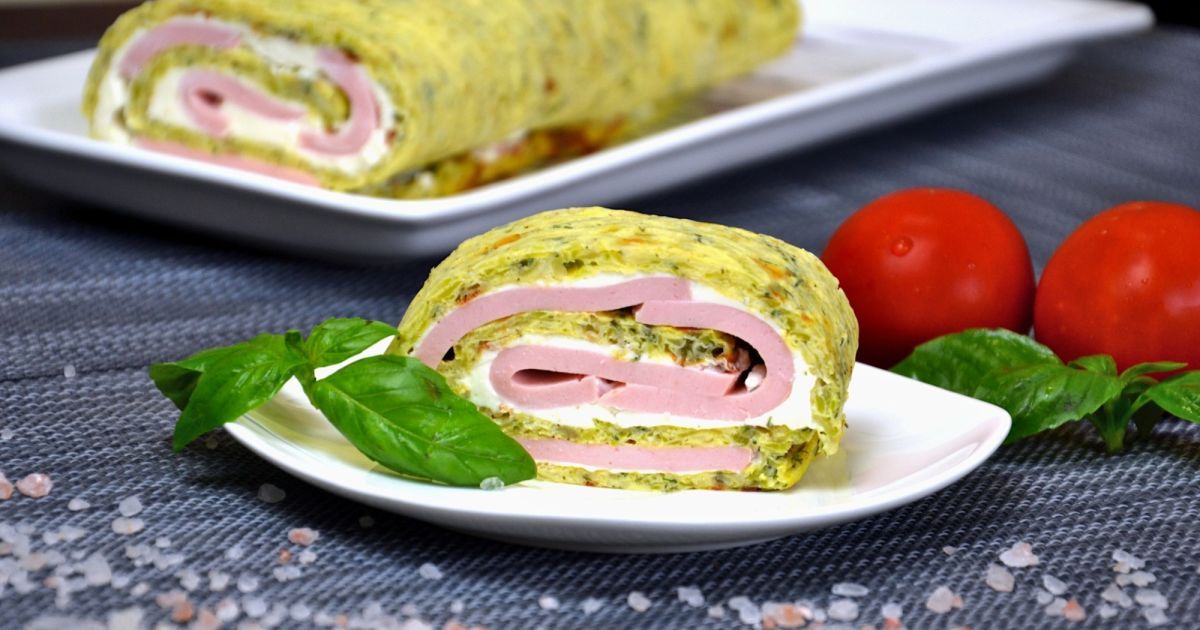 Zucchini Roll With Cream Cheese and Sausage