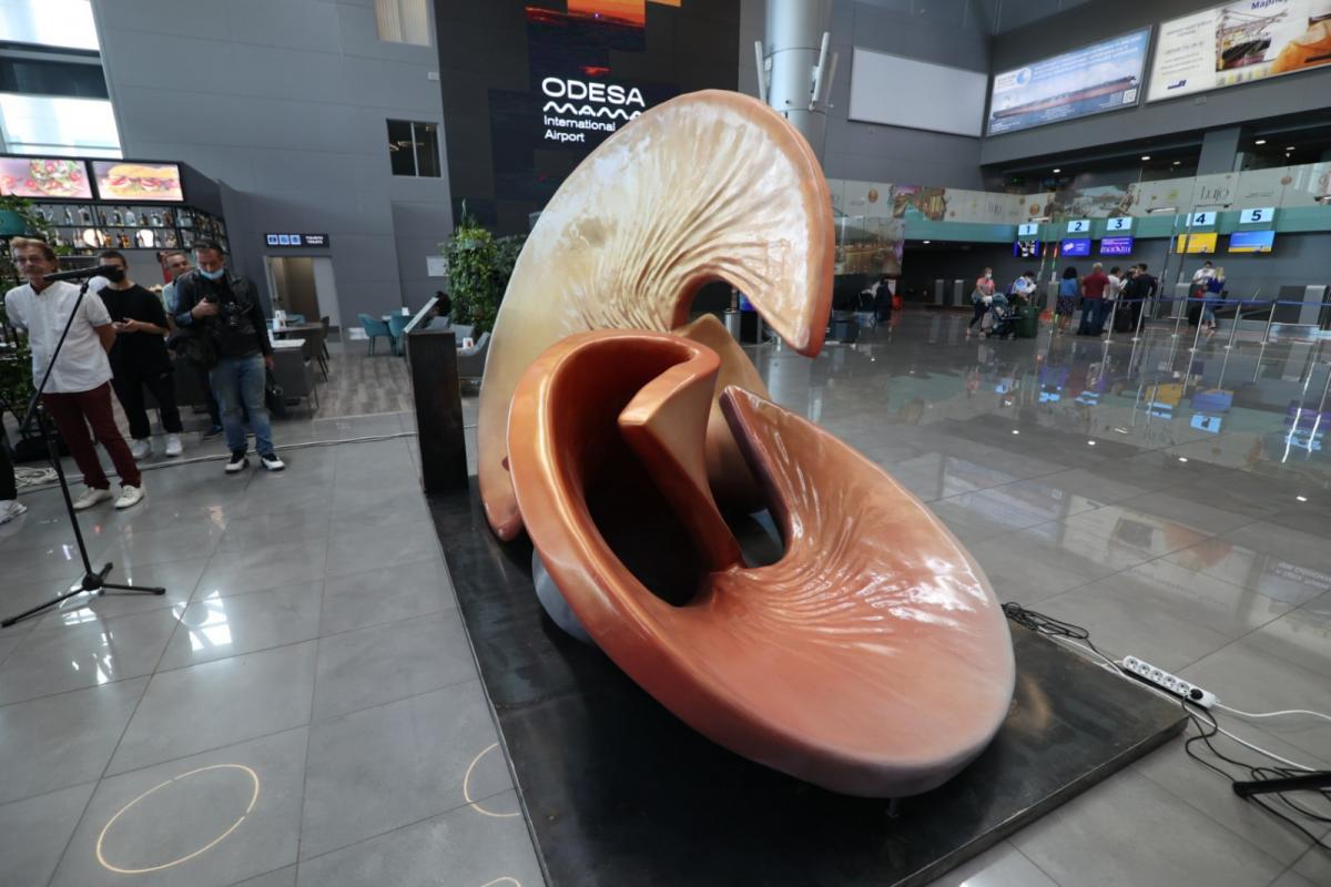 A Sculpture Depicting the Sounds of the City Was Unveiled at Odessa Airport