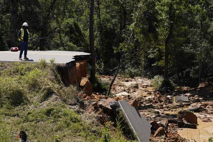 Cars With People Fell Into a Cliff in the USA