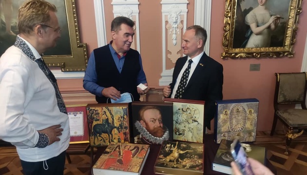 Danilov Participates in the Presentation of the Catalog of the Voznetsky Art Gallery