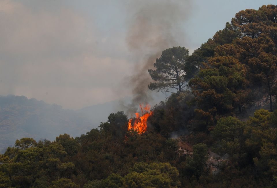 Evacuating More Than 900 People Due to Forest Fires in Spain