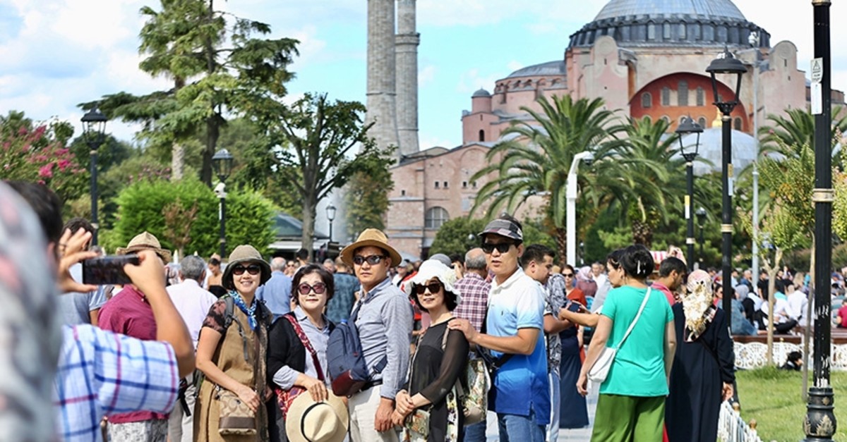 Foreign Tourists Do Not Need to Take PCR Tests to Visit Public Places in Turkey