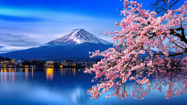 Legendary Mountain in Japan Suddenly Covered With Snow