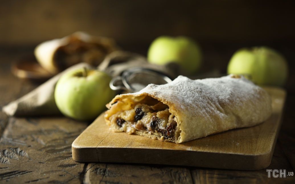 The Real Austrian Recipe of Apple Strudel