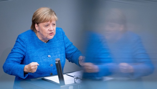 Merkel chooses punk rock hit for her farewell ceremony